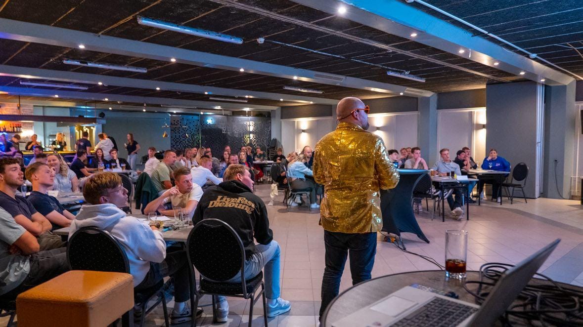 Lachen, Strijden, Genieten: Pubquiz Jongeren Vermaak Roden Groot Succes!